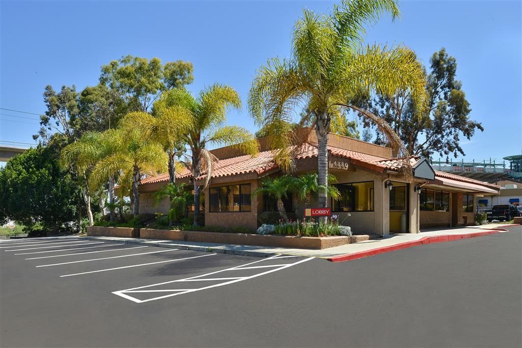 Motel 6 San Diego - Mission Valley Экстерьер фото