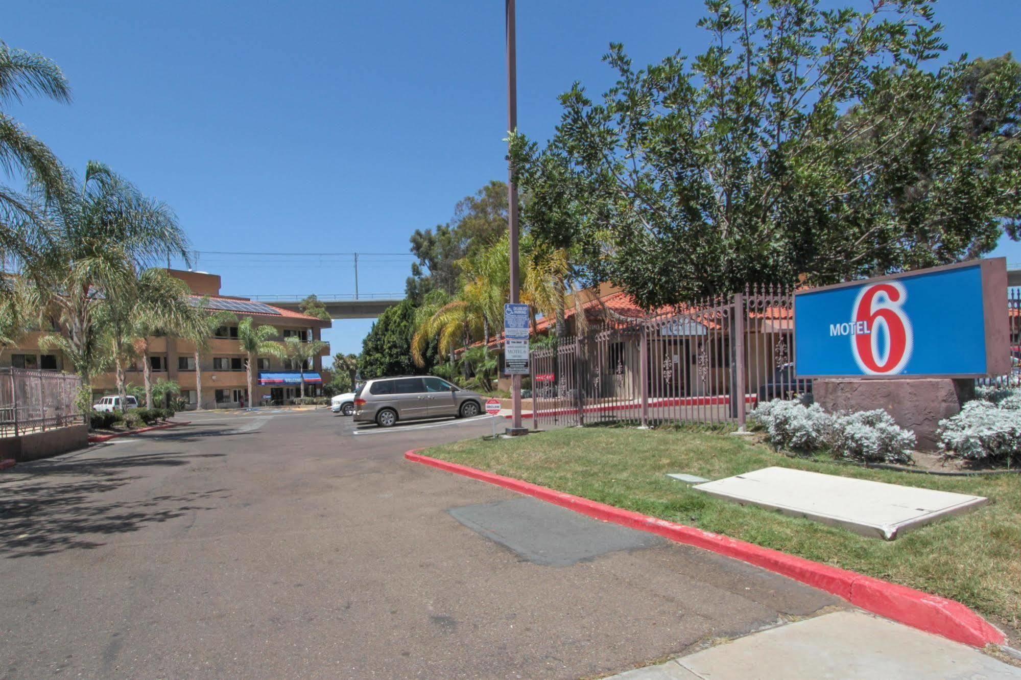 Motel 6 San Diego - Mission Valley Экстерьер фото
