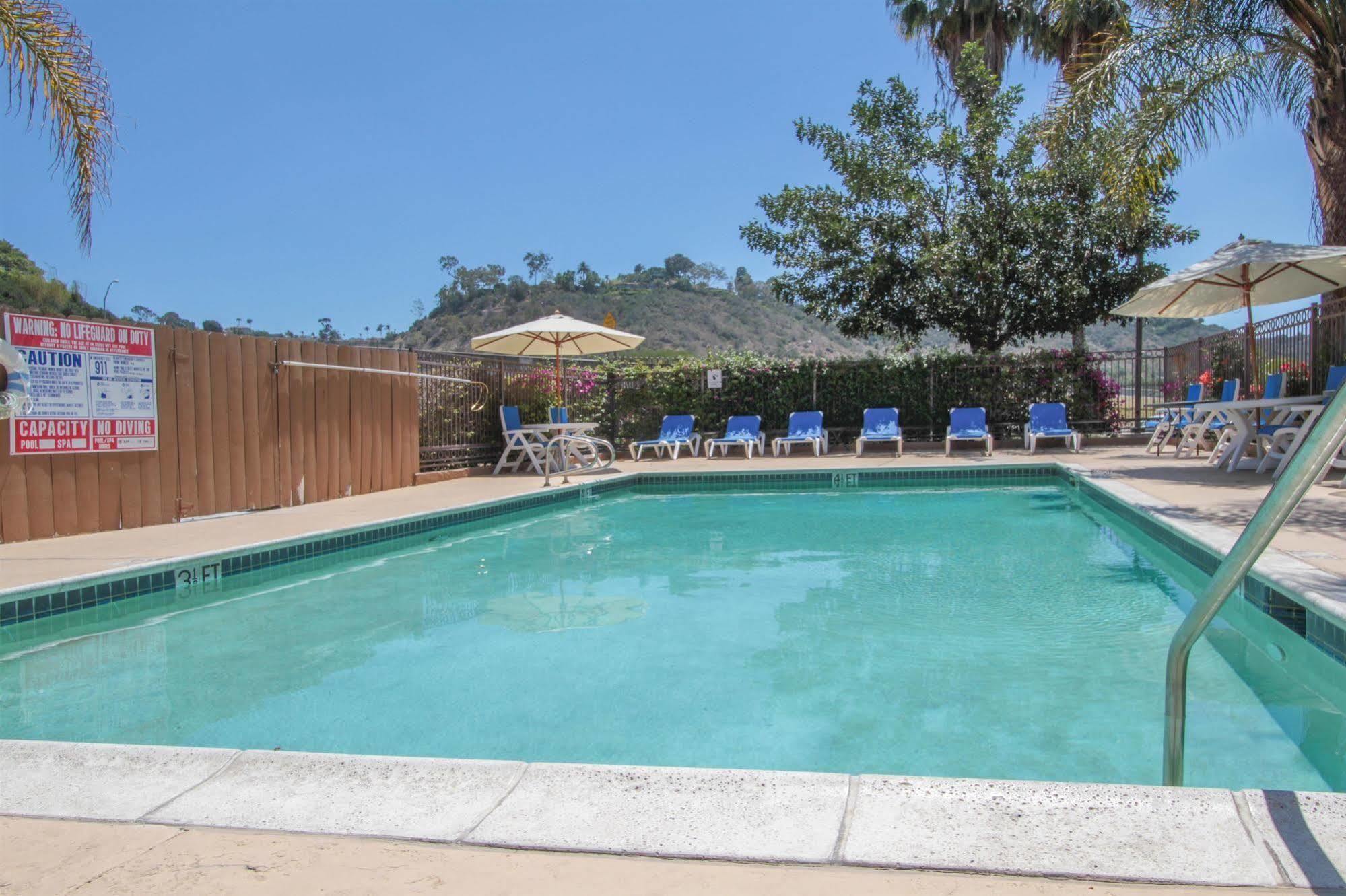 Motel 6 San Diego - Mission Valley Экстерьер фото